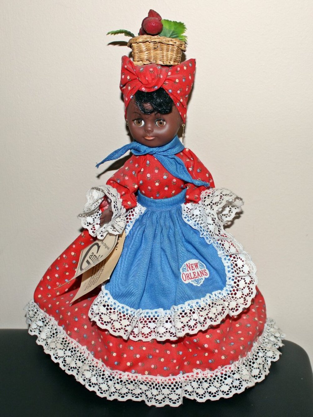 3/118❤️vintage 2005 Gambina Leanna Street Vendor doll sleeping eyes New Orleans